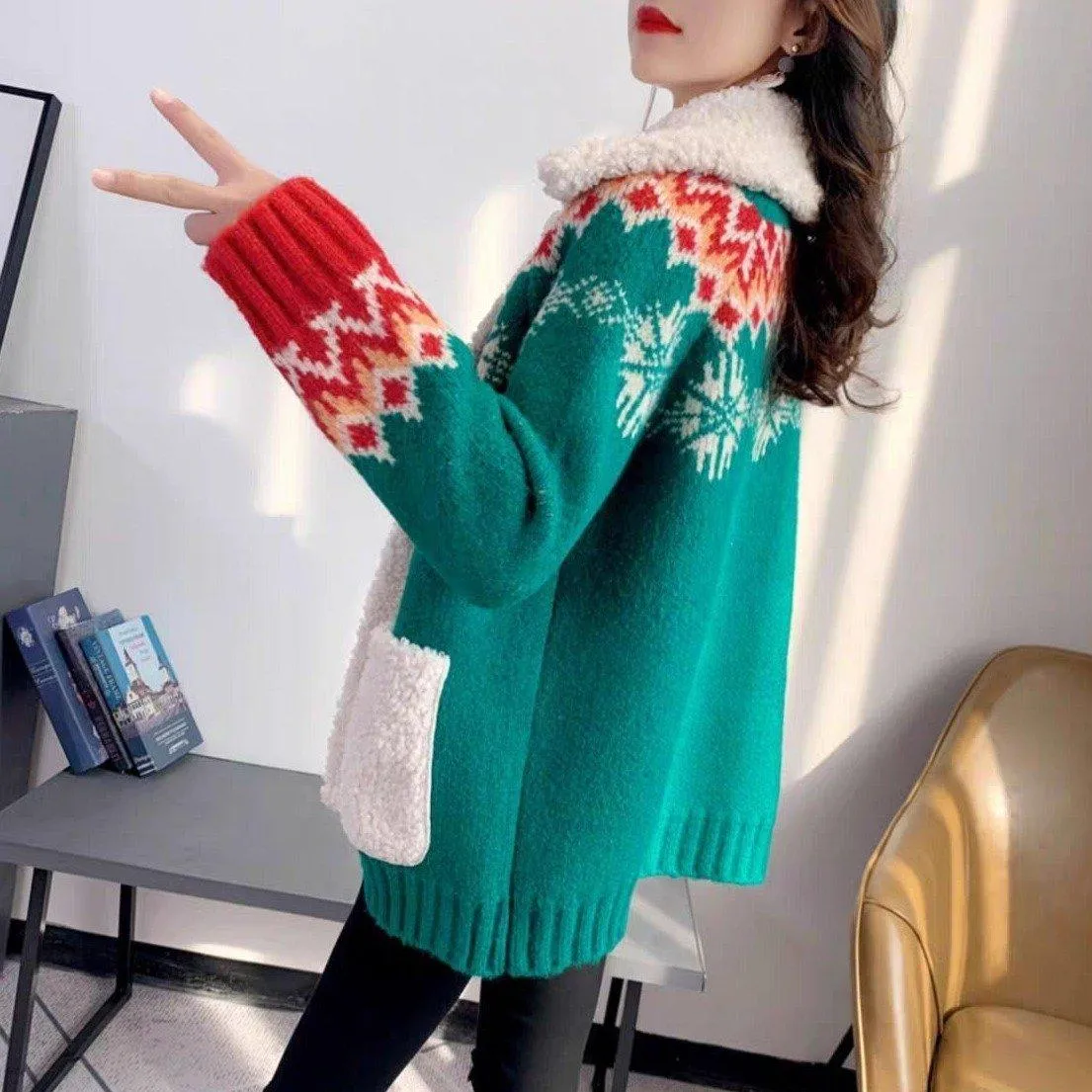 Fluffy Collar Christmas Women's Cardigan: Bold Xmas print for those colder months