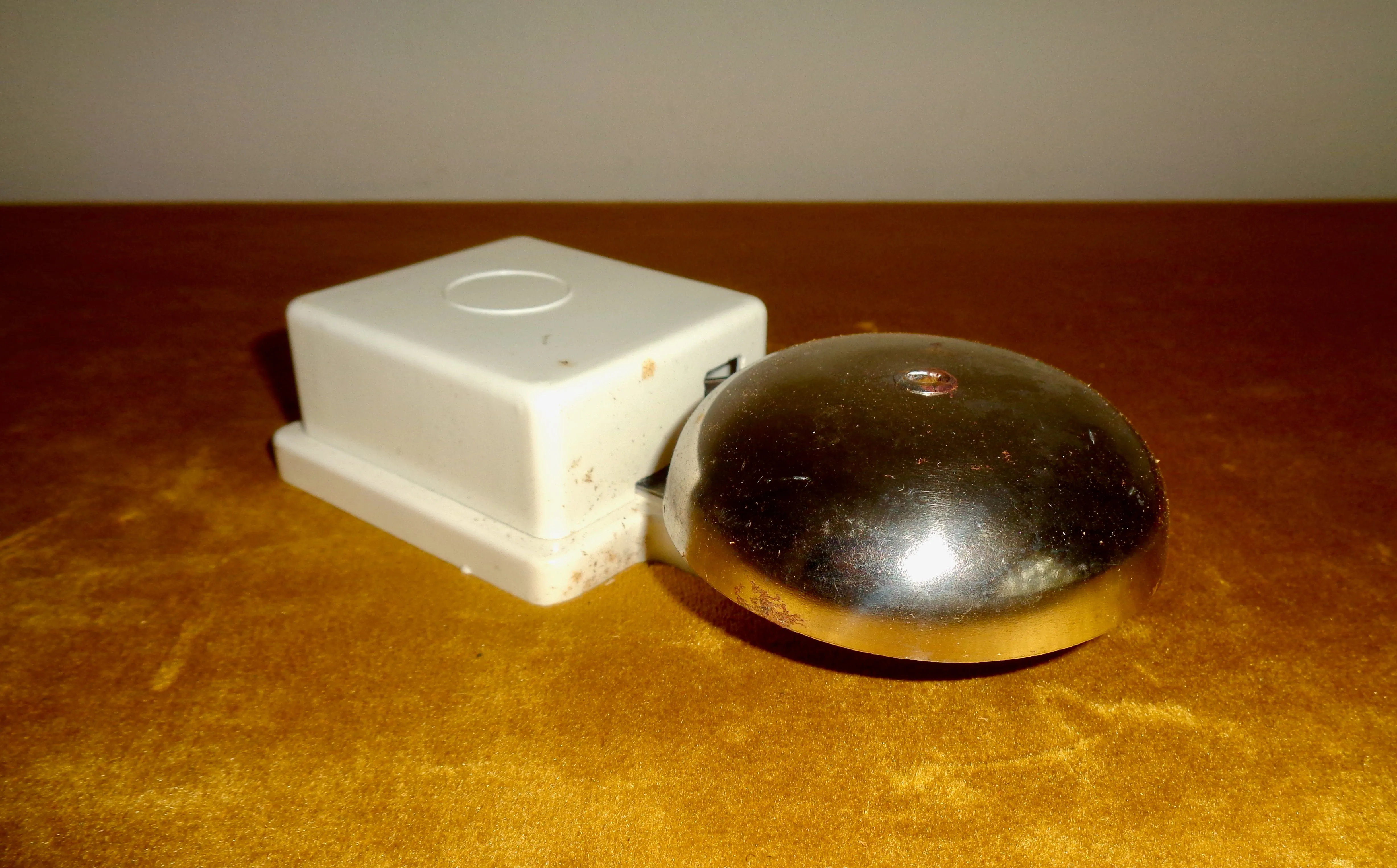 Vintage SEKO No. 1073 Electric Butler Alarm Internal Door Bell In White Bakelite